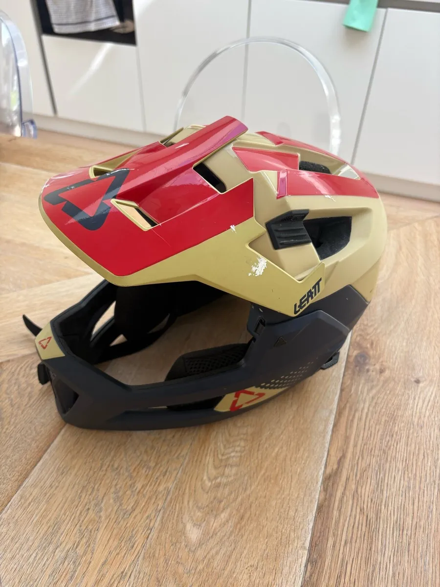 Leatt MTB 4.0 Enduro Helmet - Image 1