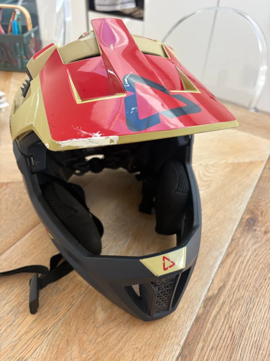 Leatt MTB 4.0 Enduro Helmet - Image 2