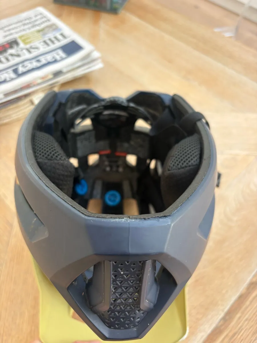 Leatt MTB 4.0 Enduro Helmet - Image 4
