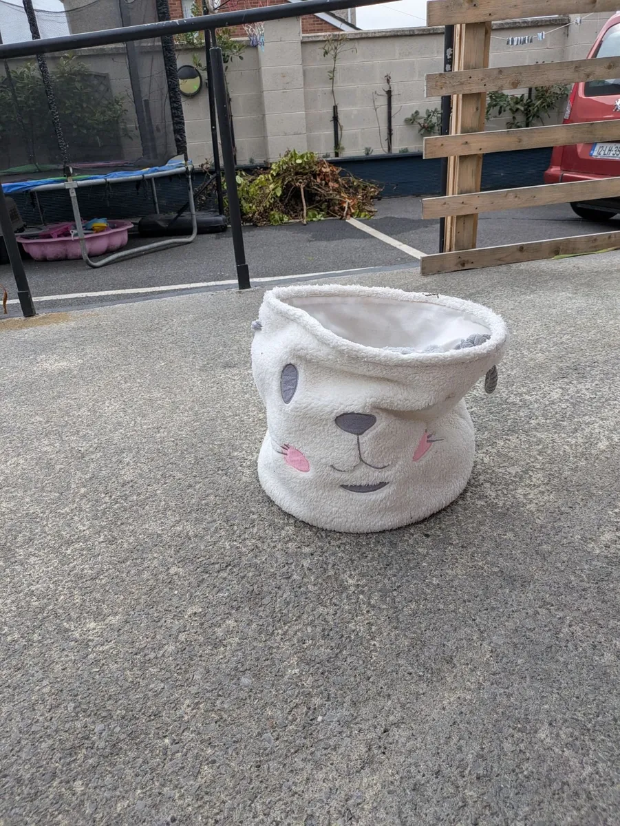 Children's storage bin