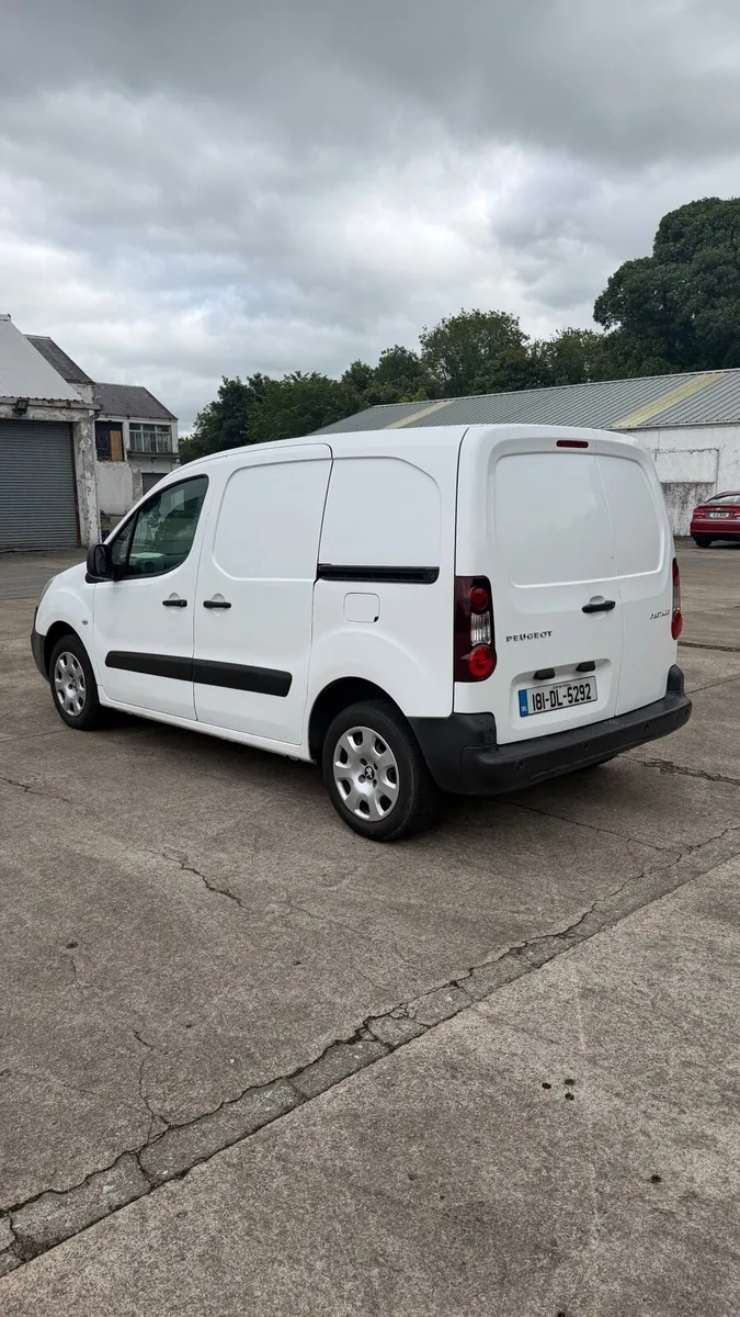 Peugeot partner 2018 1.6L - Image 3
