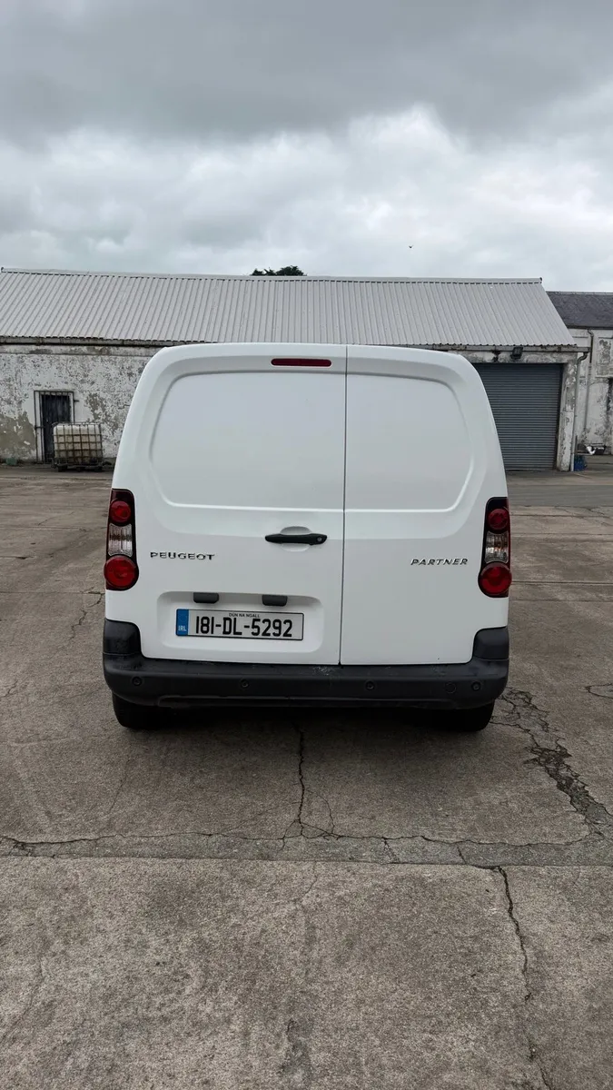 Peugeot partner 2018 1.6L - Image 4