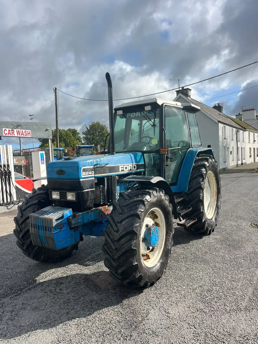 Ford 8240 - Image 1