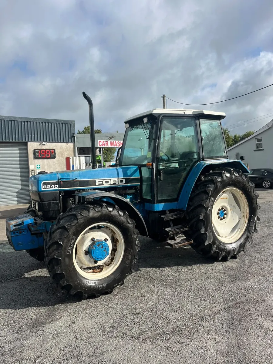 Ford 8240 - Image 2