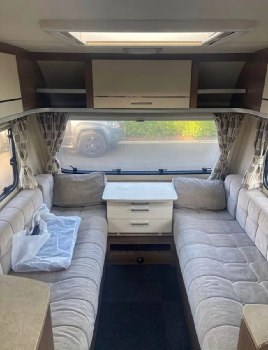 Lunar Venus 580/6 Berth Caravan - Image 3