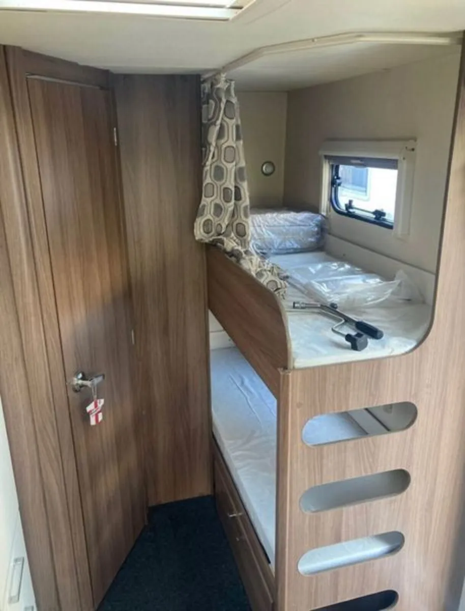 Lunar Venus 580/6 Berth Caravan - Image 4