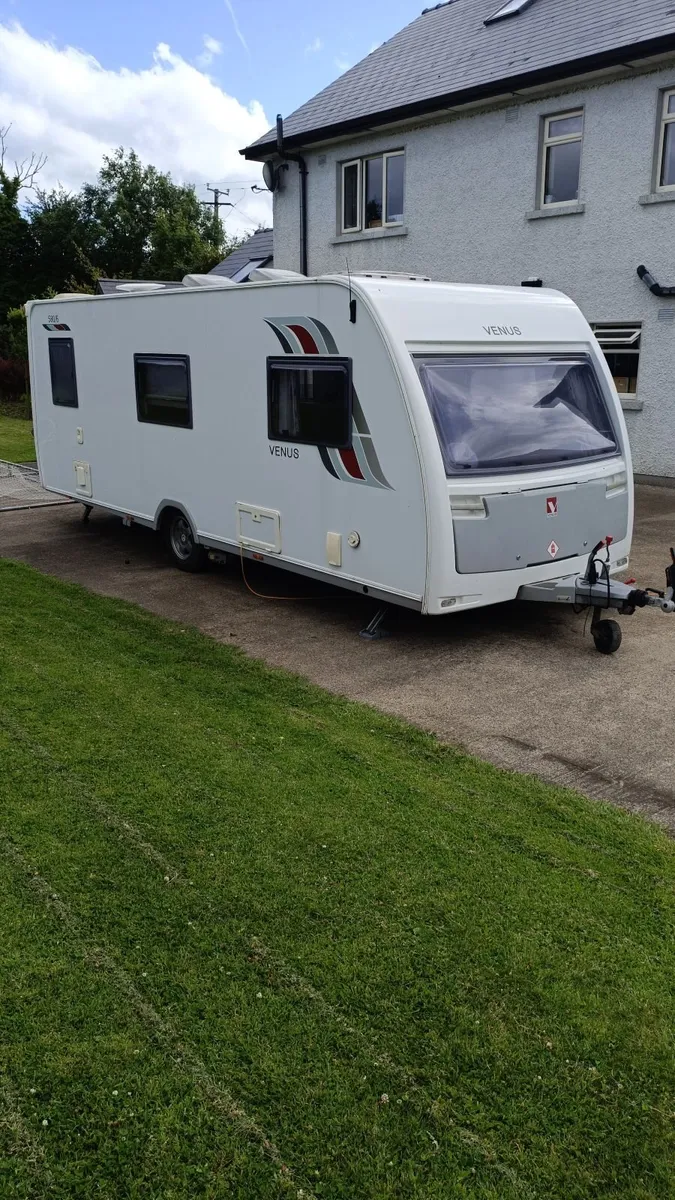 Lunar Venus 580/6 Berth Caravan - Image 1