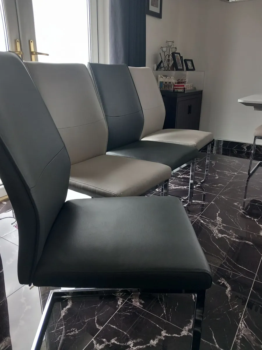 8 dinning room chairs - Image 1