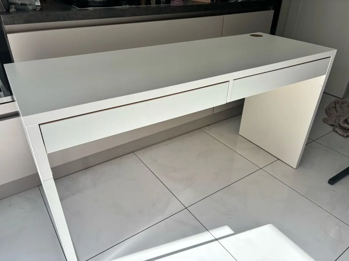 Homework desk - Image 1