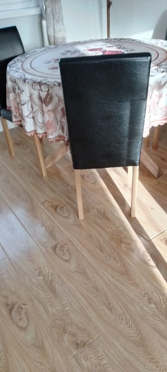 6  living room chairs for free must be picked up . - Image 1