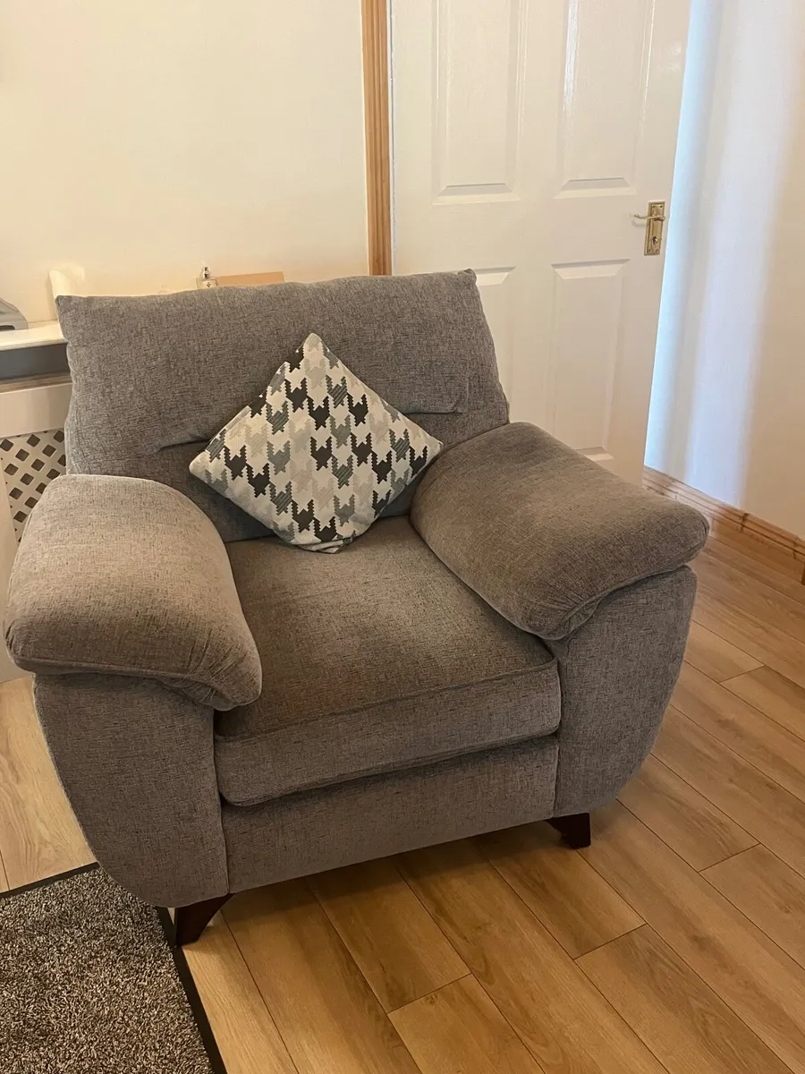 Couch and 2 Armchairs - Image 2