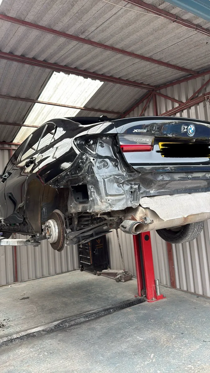 Panel beater Body shop repair - Image 4