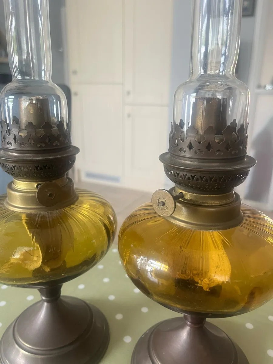 2 Vintage Oil Lamps - Image 2