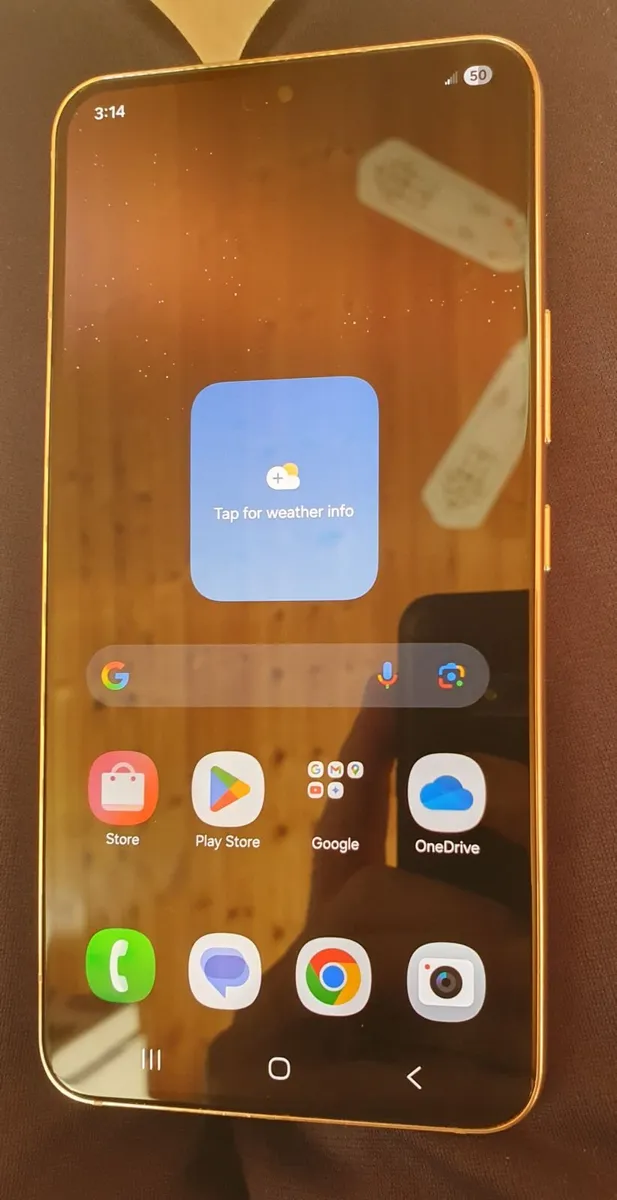 Samsung Galaxy S22 - Image 1