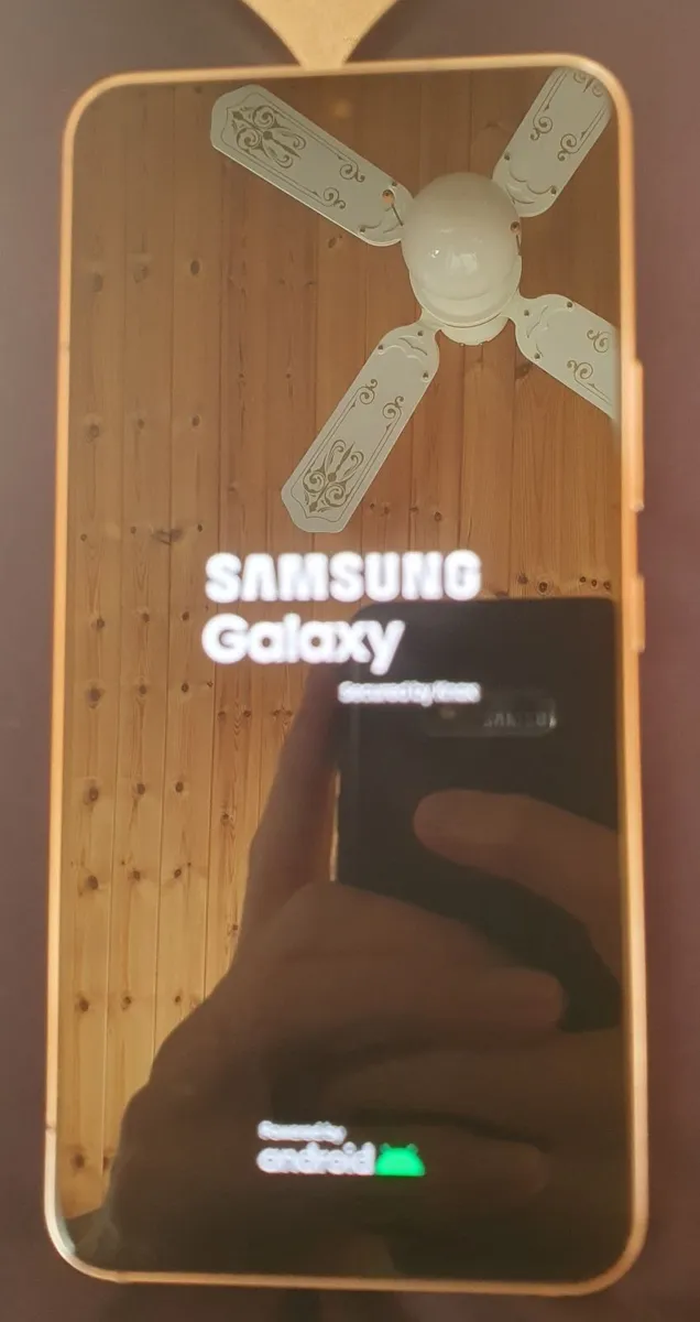 Samsung Galaxy S22 - Image 2