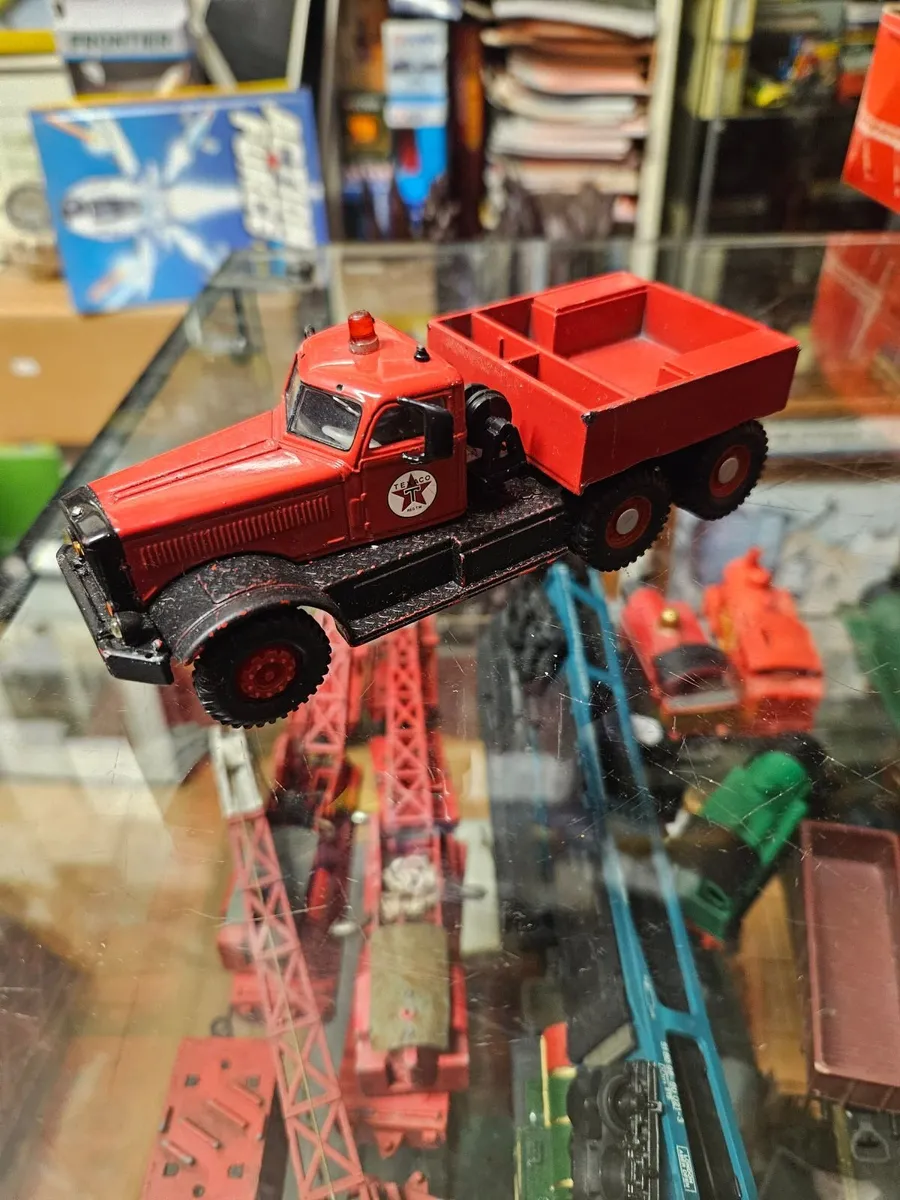 Corgi Diamond T Texaco Truck 1.50 - Image 1