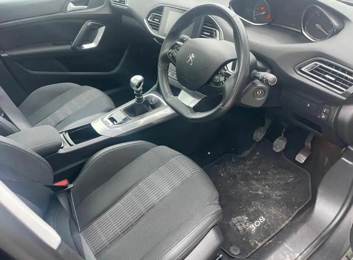 2019 Peugeot 308 Allure 1.2 Petrol CAT C - Image 4