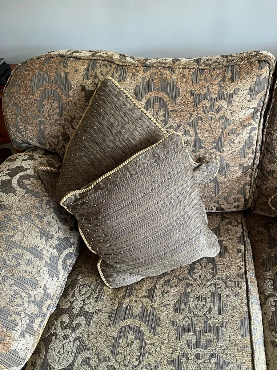 2 Finline sofas plus foot stool - Image 4