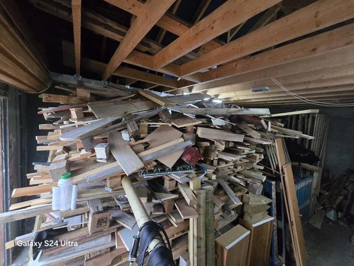 Scrap wood and some pallets - Image 2