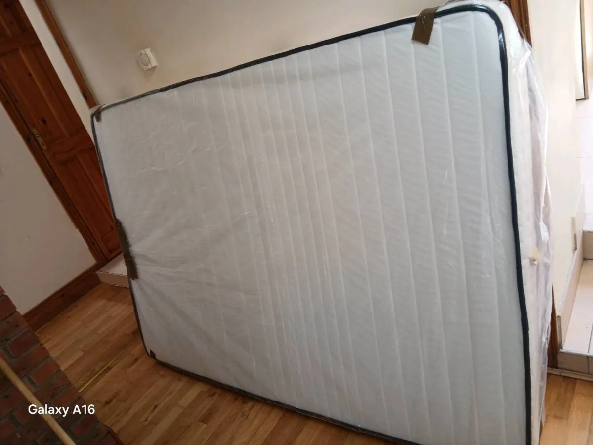 Double memory foam mattress 4x6 unwanted gift - Image 2
