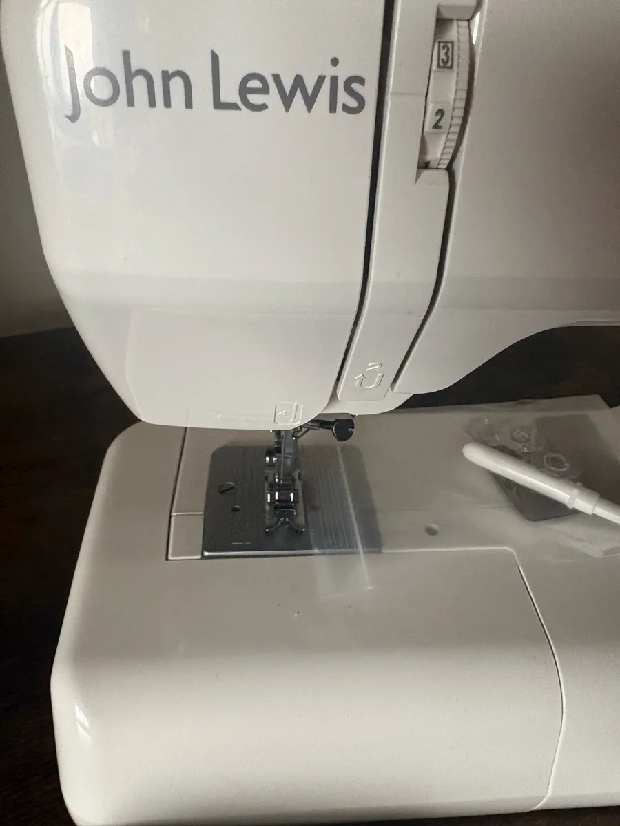 John Lewis JLI10 sewing machine - Image 2