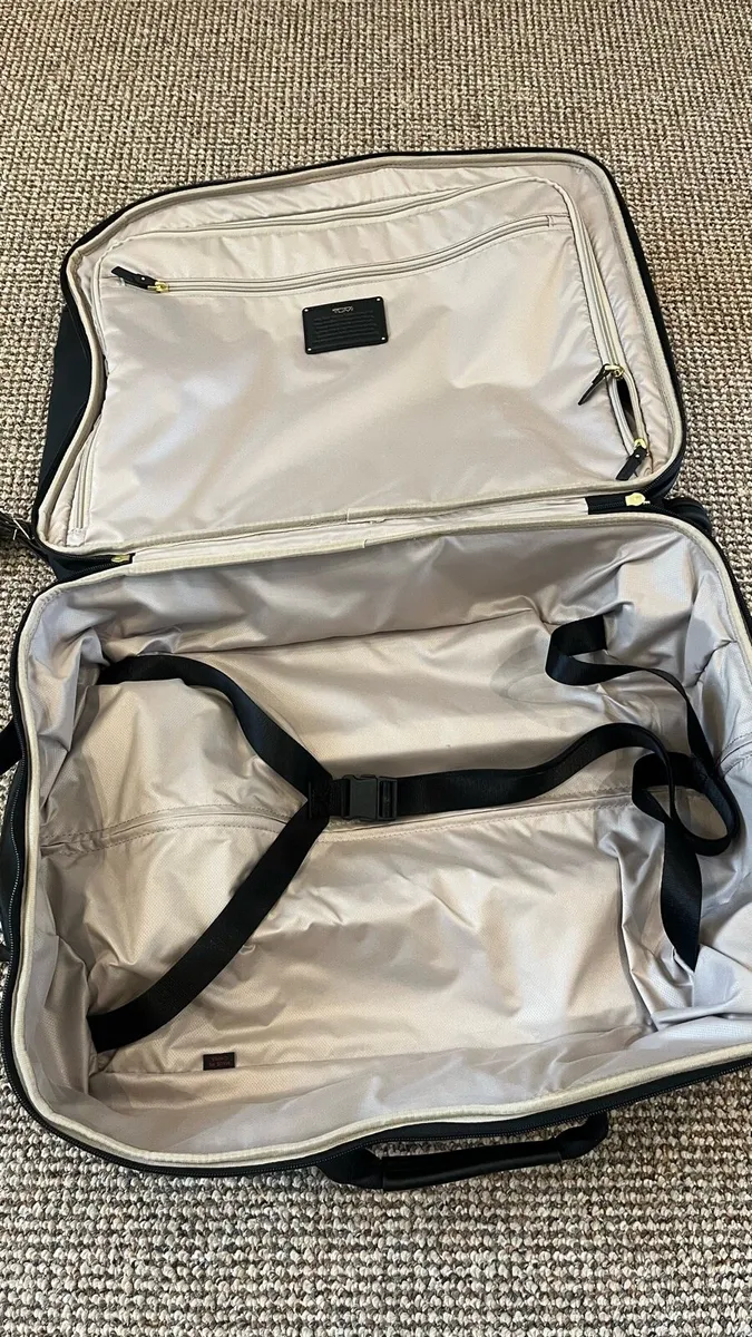 Tumi carry on case. - Image 4
