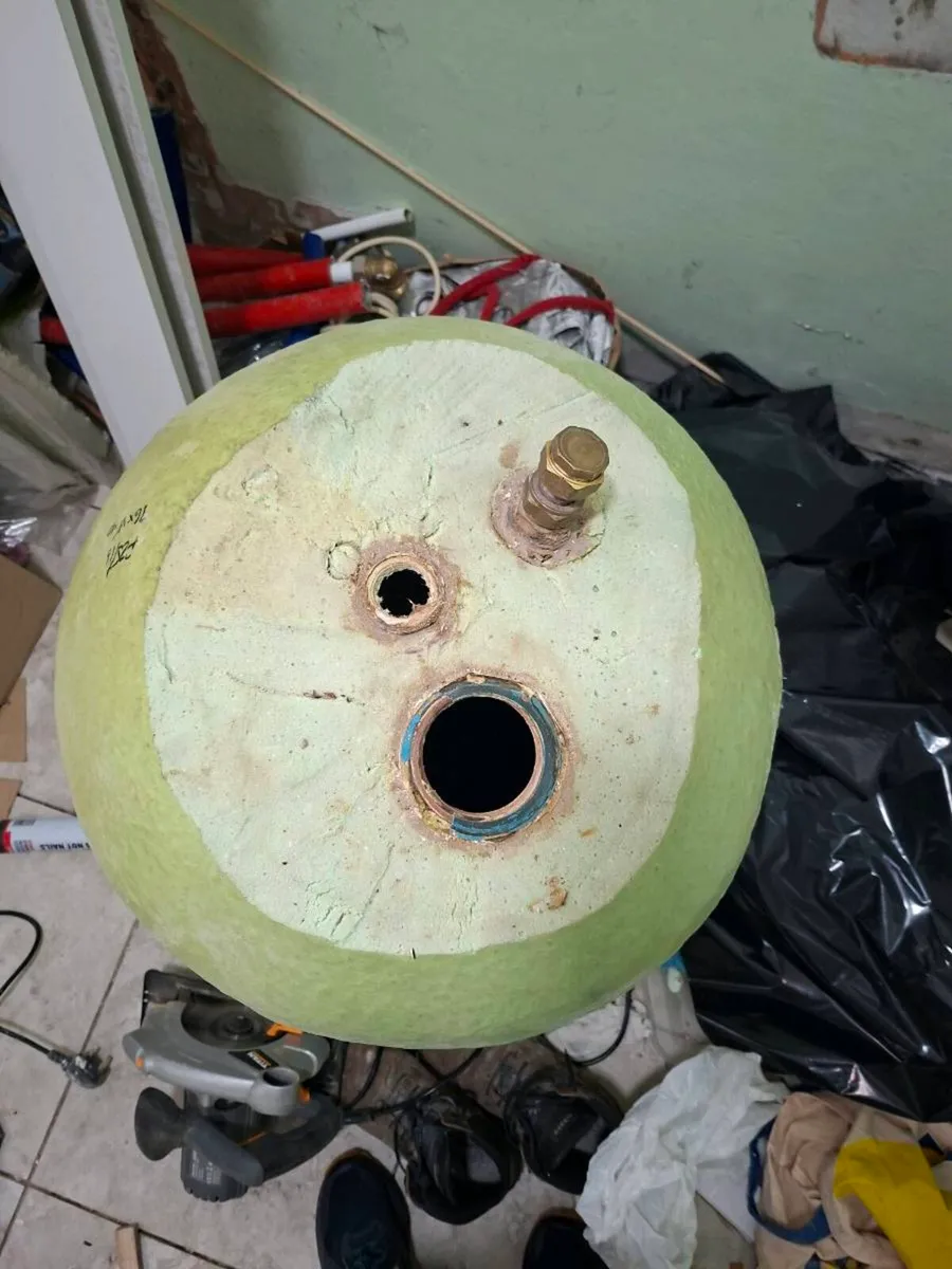 Insulated copper cylinder - Image 1