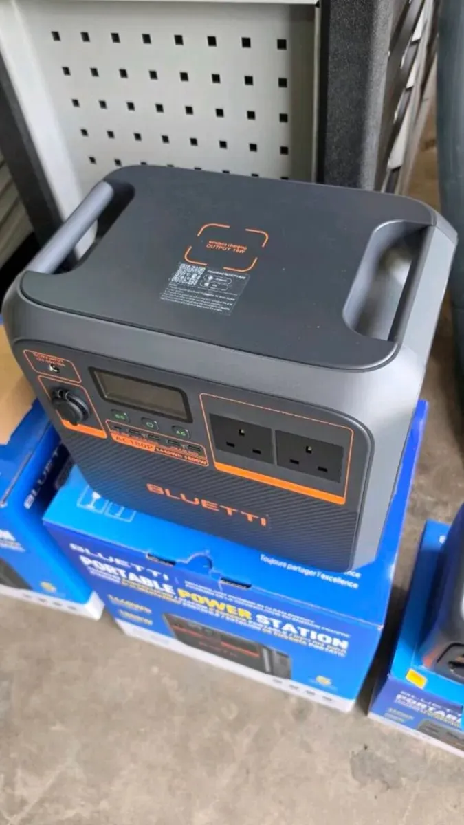 Portable Power Station Bluetti brand new - Image 3