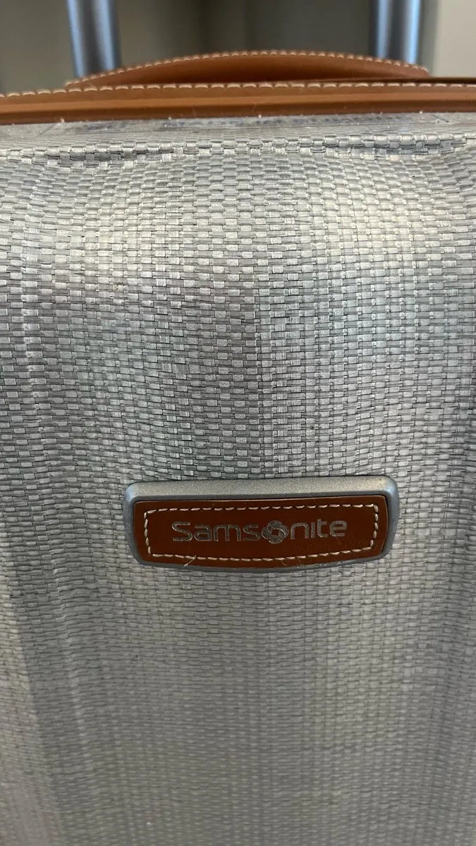 Samsonite hard shell carryon - Image 1
