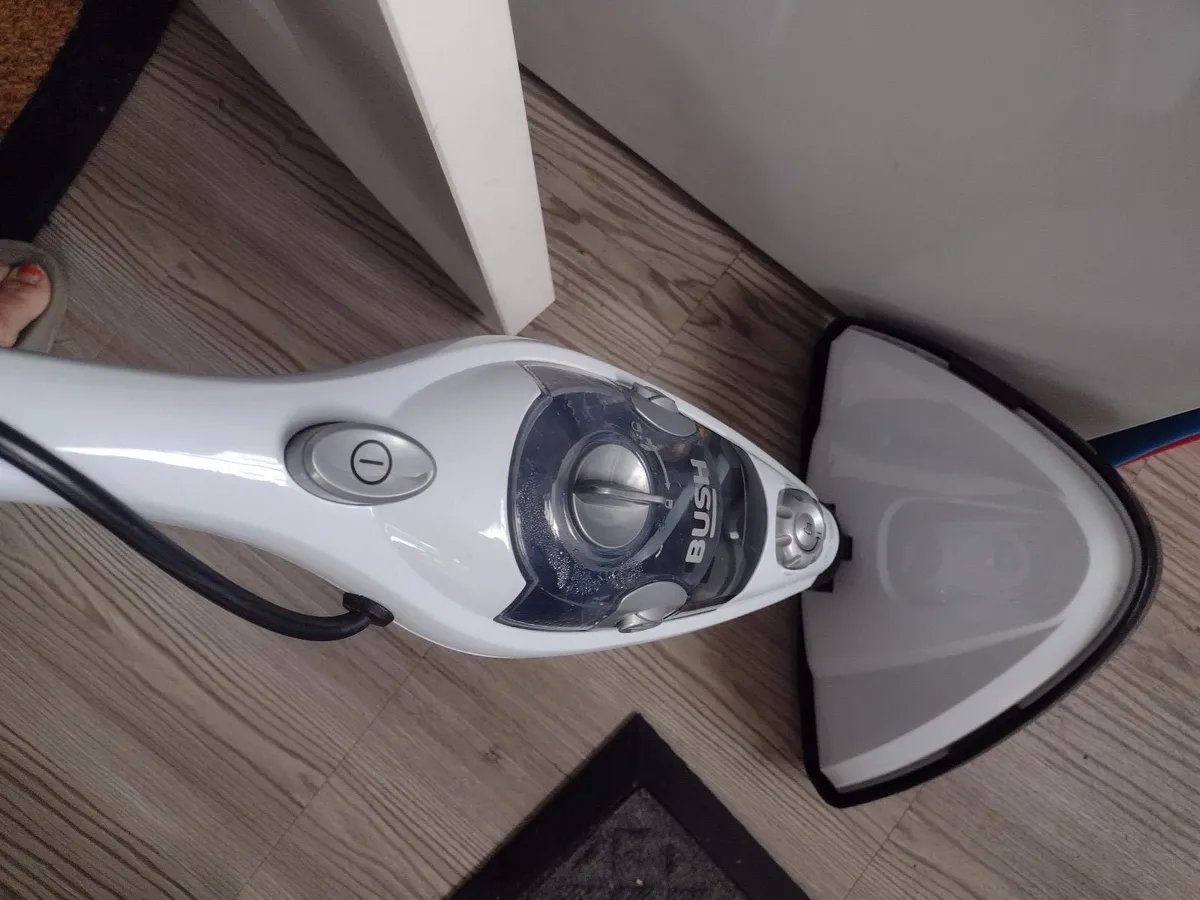 As new Bush floor steam cleaner - Image 4