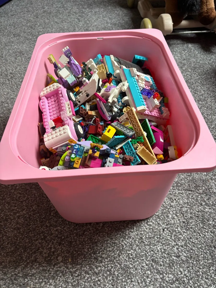 Box of girls Lego - Image 2