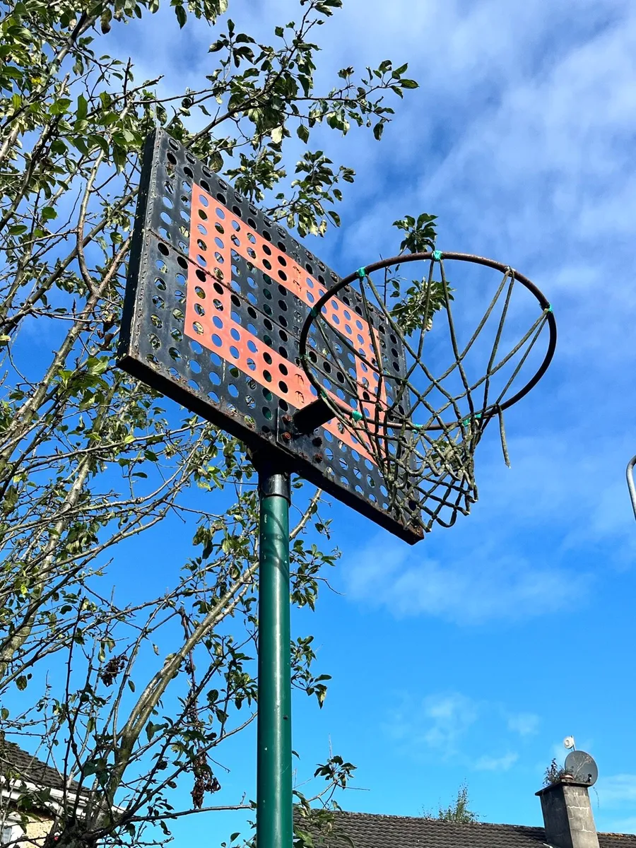 High outdoor metal basketball backboard - Image 1