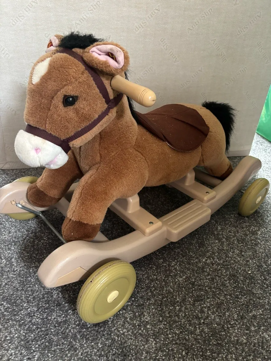 Horse with wheels - Image 2