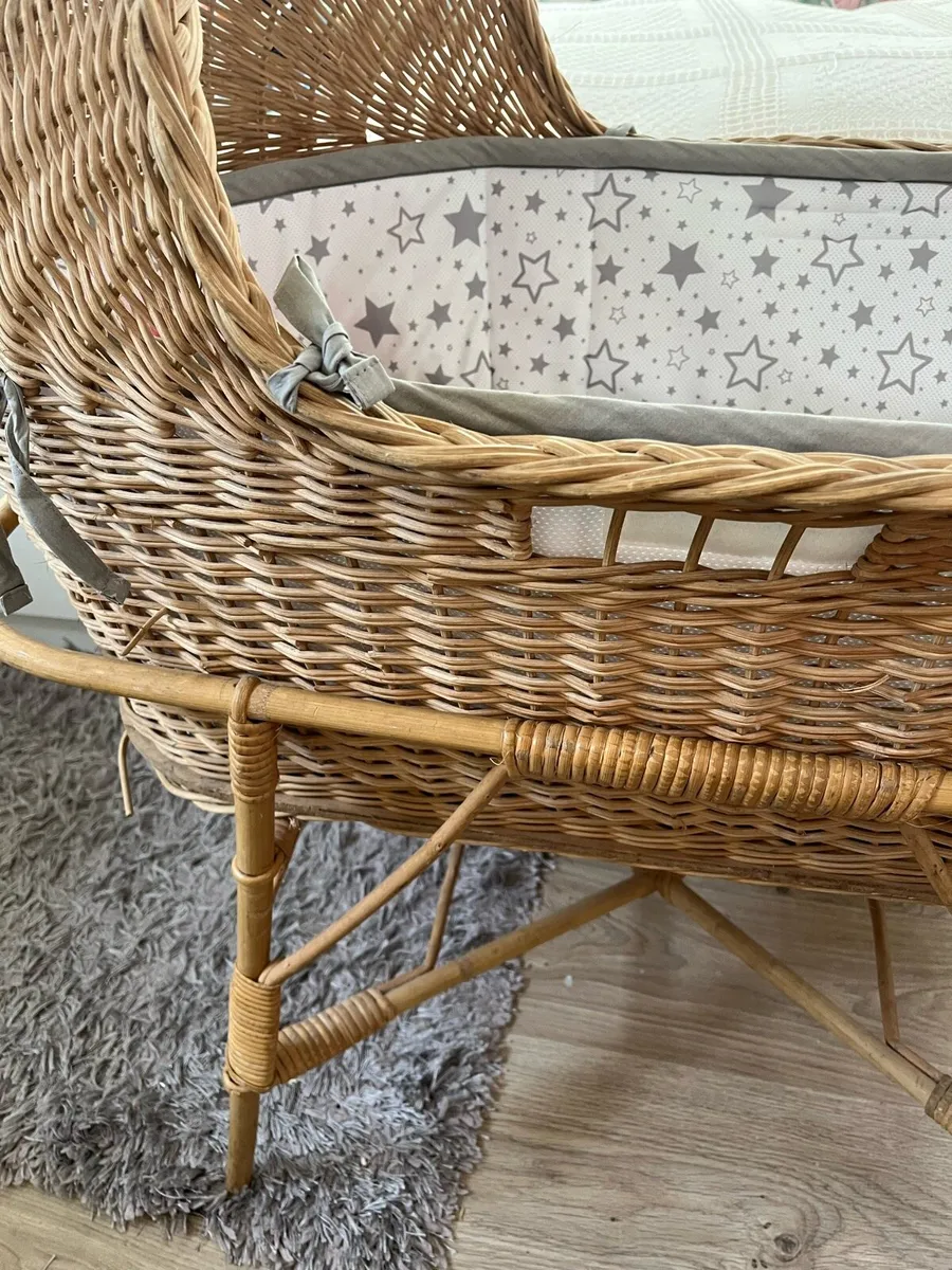Vintage Wicker baby crib - Image 3