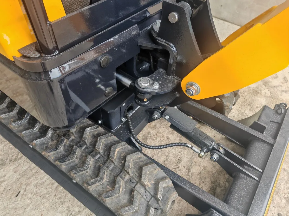Mini Digger 2 Ton YAMA M20 NEW - Image 4