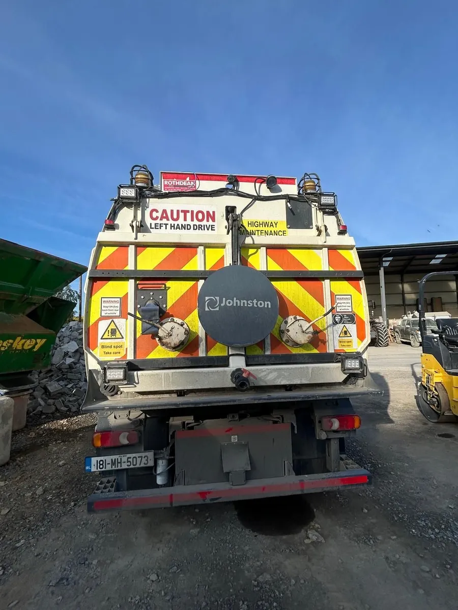 DAF LF55-230 Euro 6 Johnston Road Sweeper - Image 2