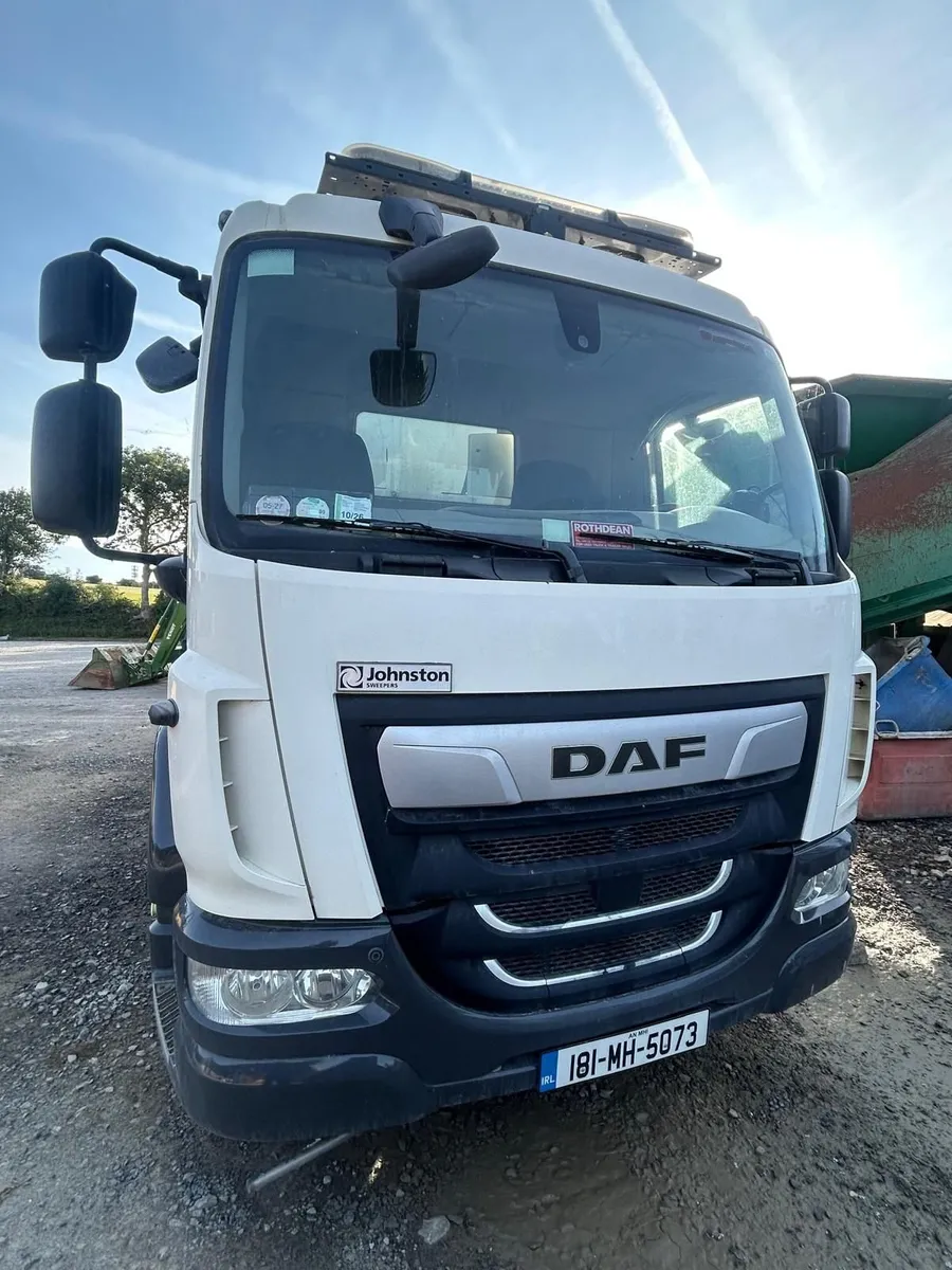 DAF LF55-230 Euro 6 Johnston Road Sweeper - Image 3