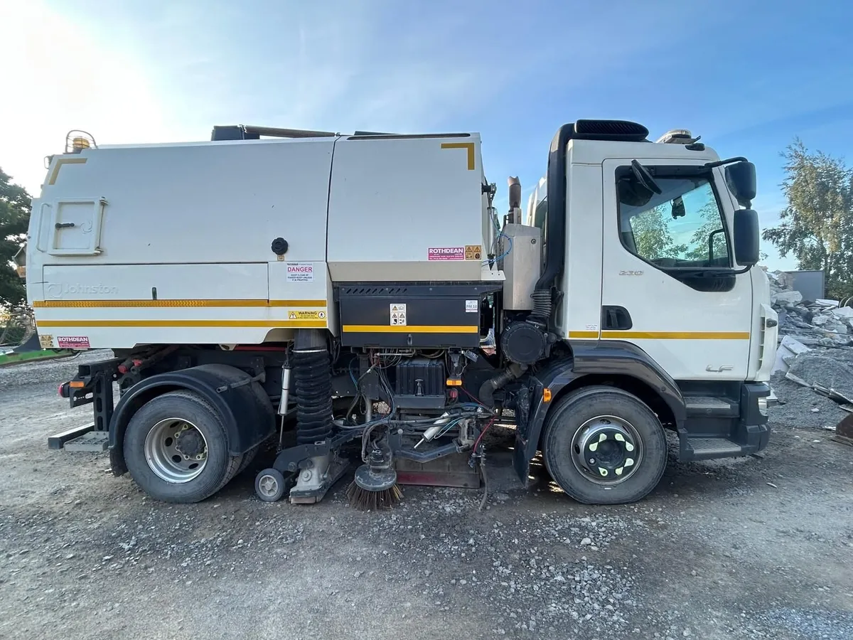DAF LF55-230 Euro 6 Johnston Road Sweeper - Image 1