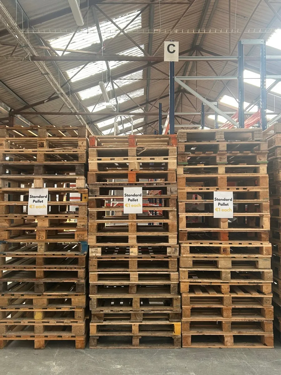 Used Pallets - Image 1