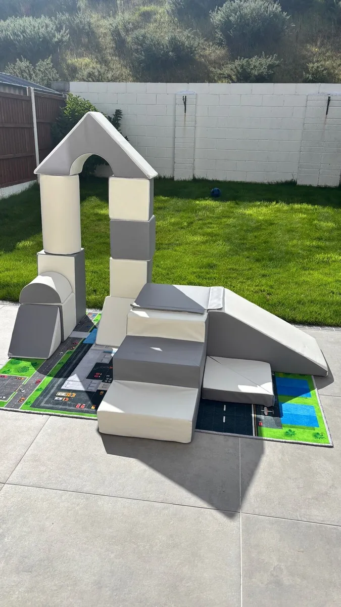 Velinda 15 Large Foam Building Blocks - Image 1