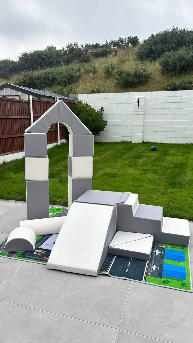 Velinda 15 Large Foam Building Blocks - Image 2