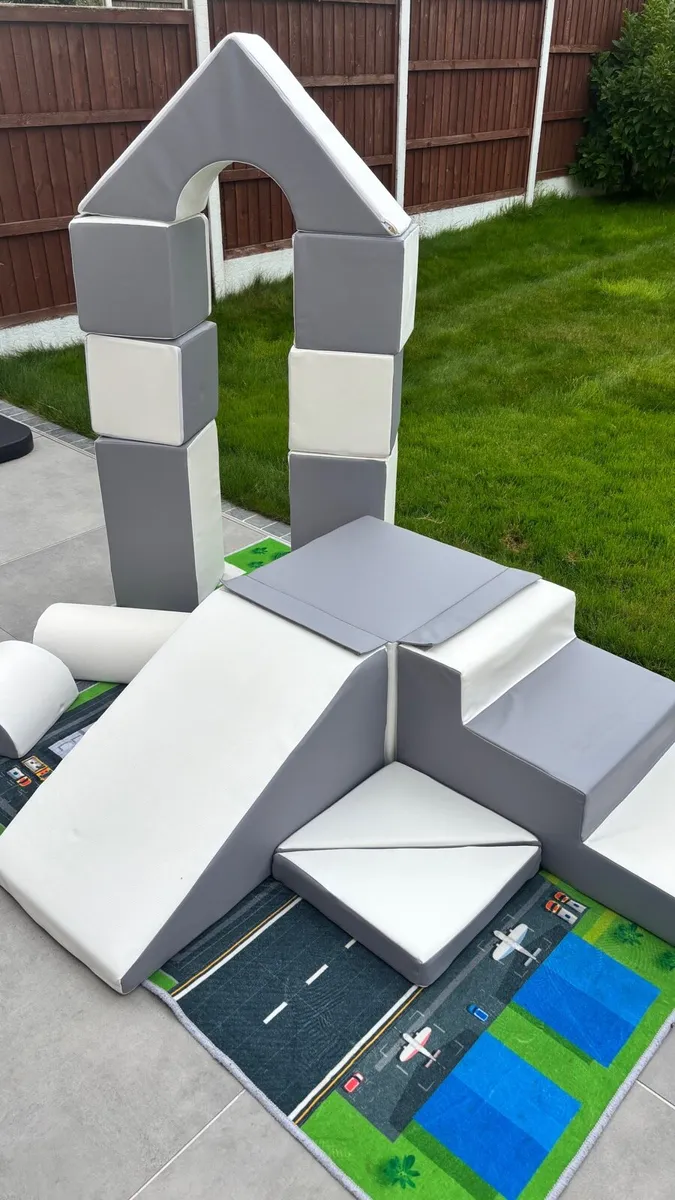 Velinda 15 Large Foam Building Blocks - Image 3
