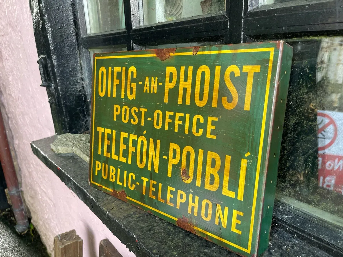 Irish pub memorabilia - Image 2