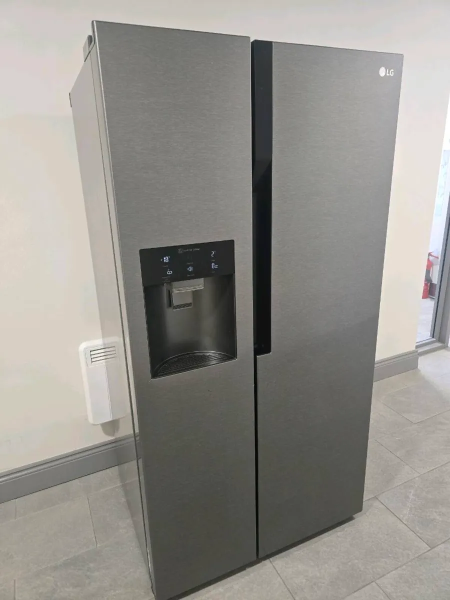 LG American Style Fridge Freezer - Image 1