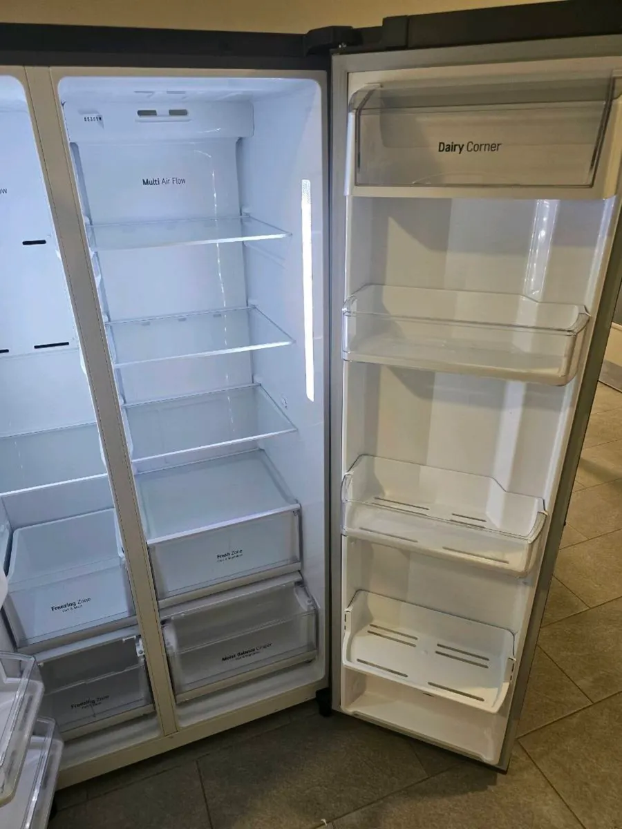 LG American Style Fridge Freezer - Image 3
