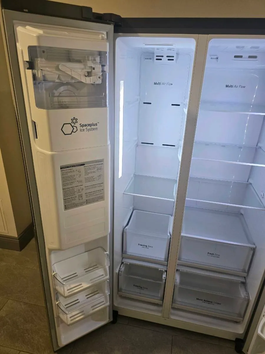 LG American Style Fridge Freezer - Image 4