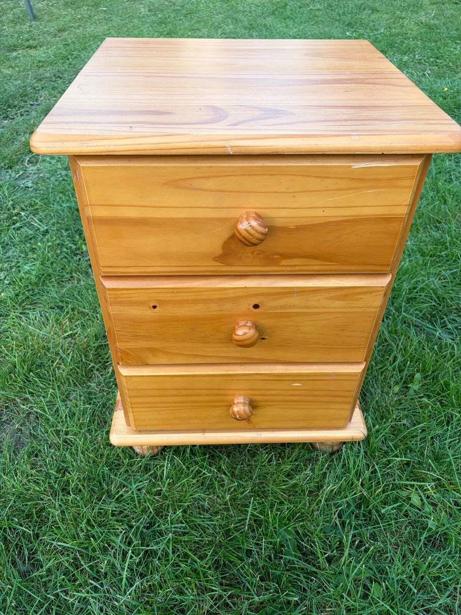 single pine locker €40 - Image 1