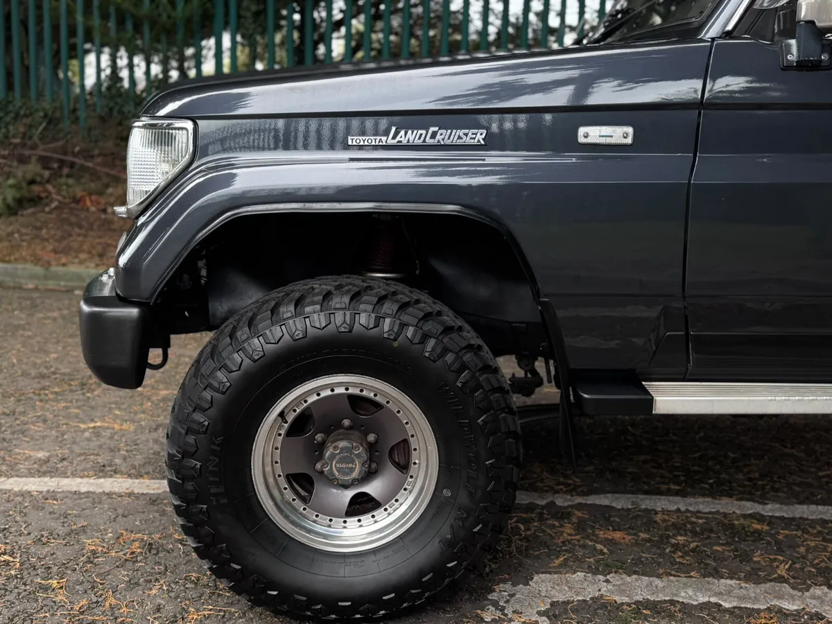 1992 Toyota Land Cruiser 70 Series MANUAL - Image 3