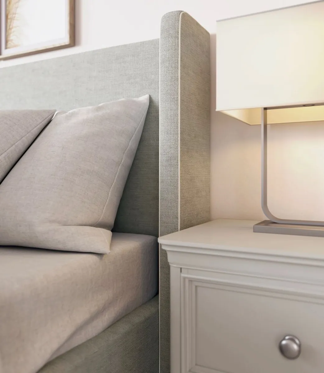 King size bed - Image 2