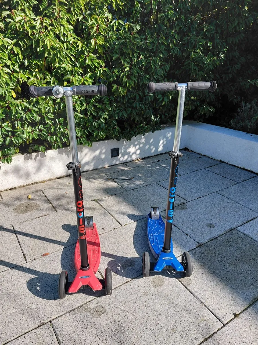 Micro Maxi Scooter (Red) - Image 1